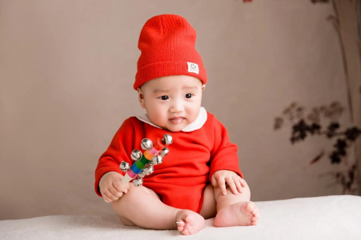 平阳宝宝几个月戴银手镯好 平阳宝宝几个月戴银手镯好